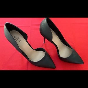 NWOT - Call It Spring - THAOVEN - Black Sexy Pumps